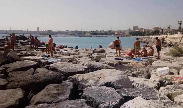 A Bari c' una spiaggia intima e situata in pieno centro:  